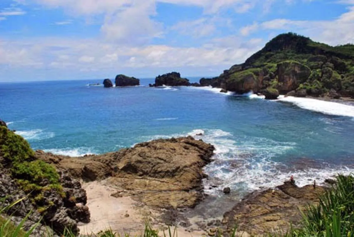 5 Pantai Terbaik di Gunungkidul untuk Liburan Bersama Pasangan