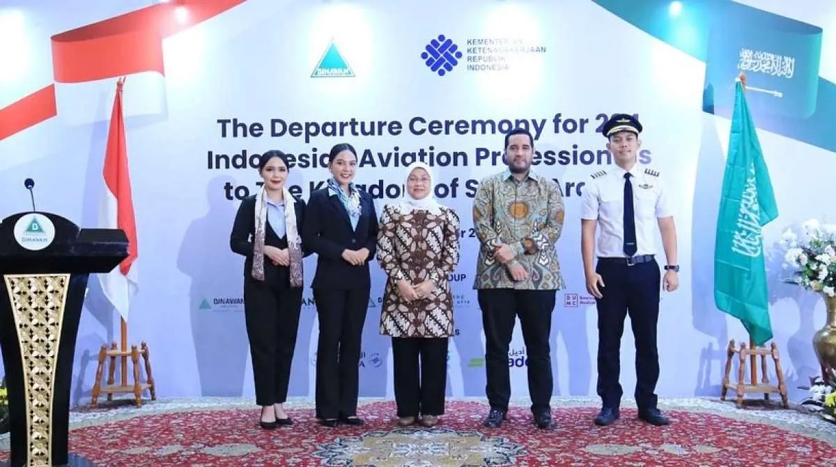 Dilepas Menaker Ida F, melalui Binawan 224 Cabin Crew Kerja di Maskapai Internasional