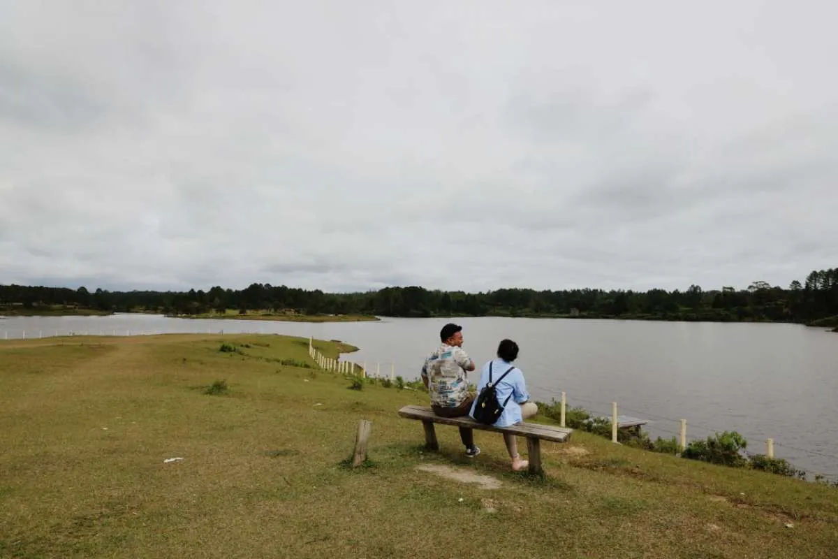 Menikmati ketenangan Aek Natonang, danau di atas danau