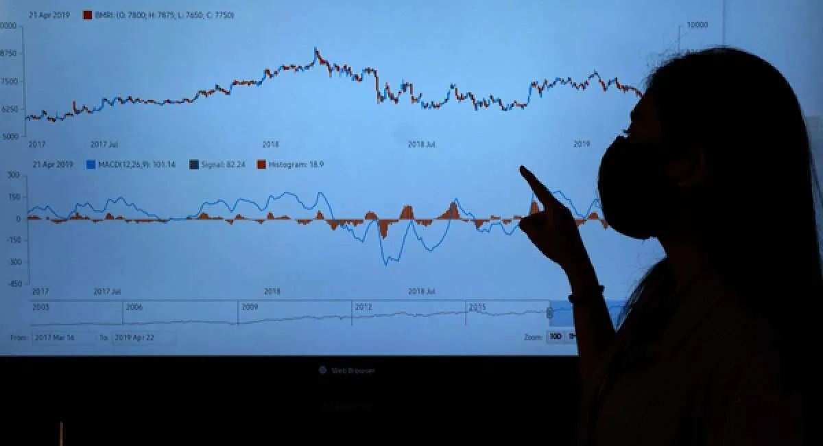 Saat IHSG terkoreksi, asing banyak menadah saham-saham ini