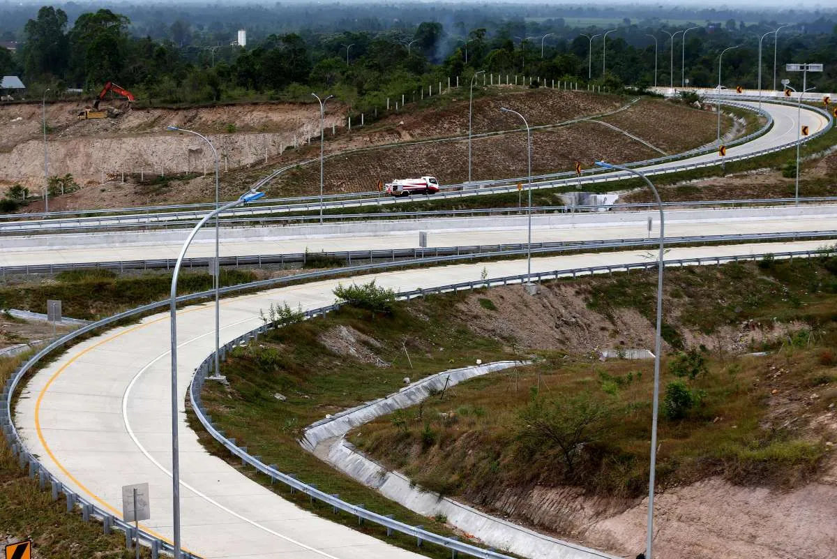 Ruas jalan tol milik sejumlah perusahaan BUMN dilirik investor lokal dan asing