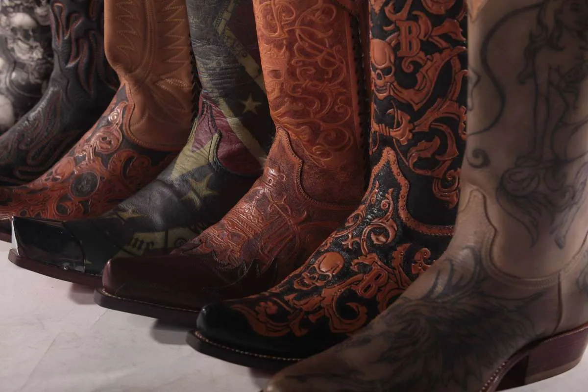 Merancang Fulus dari Sepatu Bot Artisan