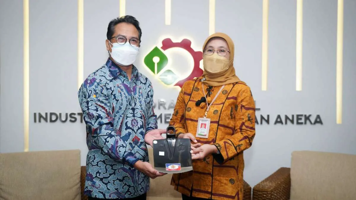 Dorong produk lokal unggul, Kemenperin serahkan SNI cangkul