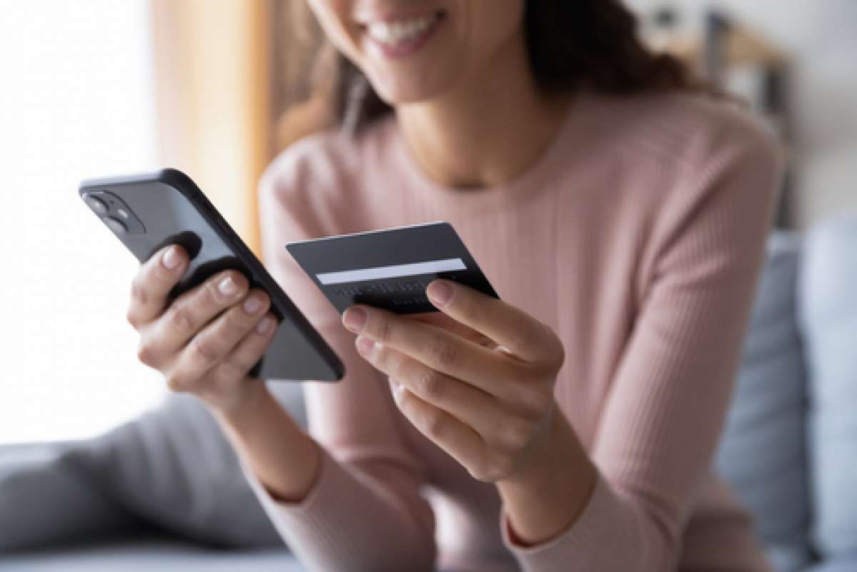 Simak Rahasia dari Kenaikan Penjualan Smartphone Secara Daring