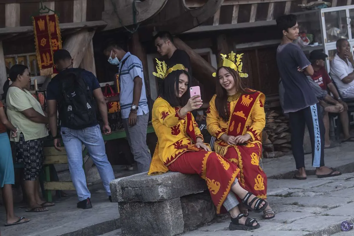 Ini 8 Prompt Gemini AI untuk Edit Foto Baju Adat yang Realistis