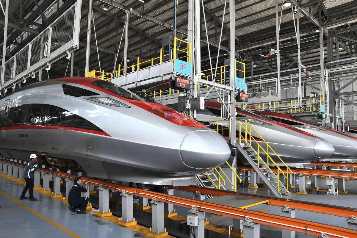 1 Tahun Beroperasi, Kereta Cepat Whoosh Sudah Layani 5,8 Juta Penumpang