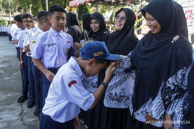 Kado Hari Guru, Kemenag Beri Jamsostek untuk 165,768 Guru Madrasah Non ASN