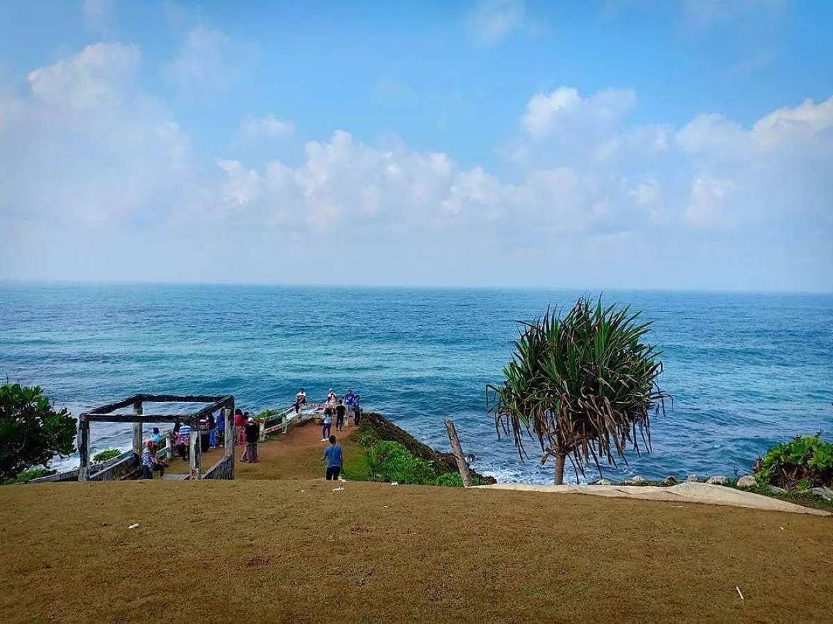 Pantai Karang Tawulan, rekomendasi tujuan wisata bahari di Tasikmalaya