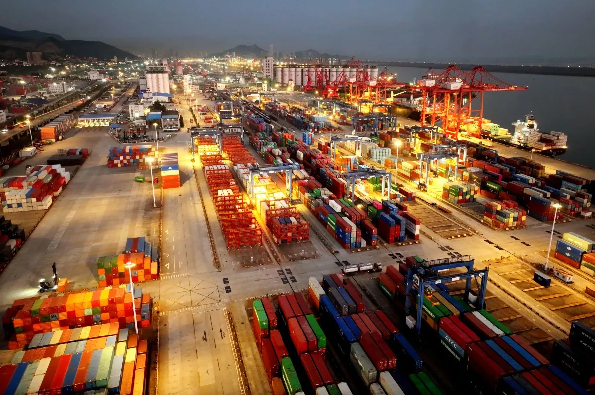 Ekonomi China Melambat, Output Industri dan Penjualan Ritel di Bawah Ekspektasi