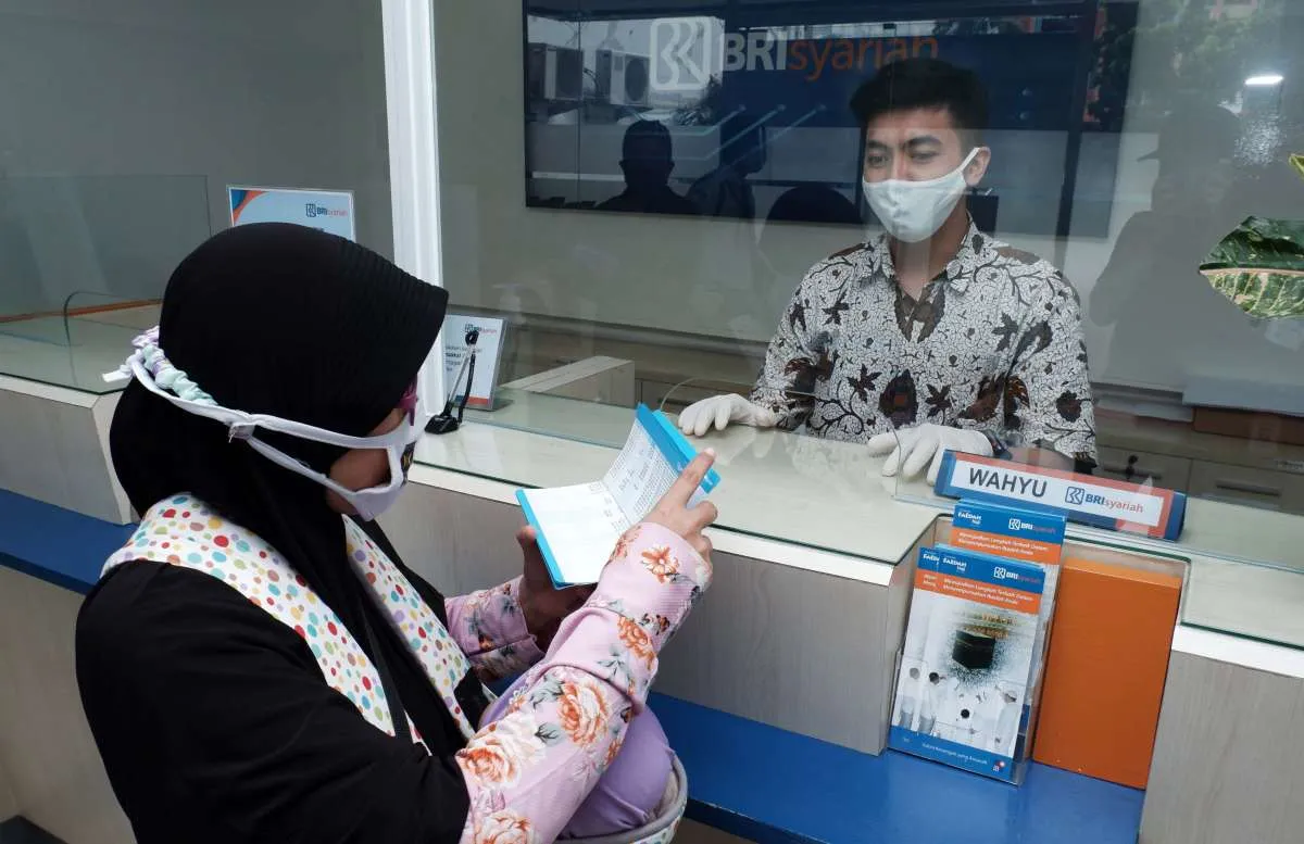 Saham BRI Syariah (BRIS) naik 6,49% ke Rp 1.395 per saham (16/10),  