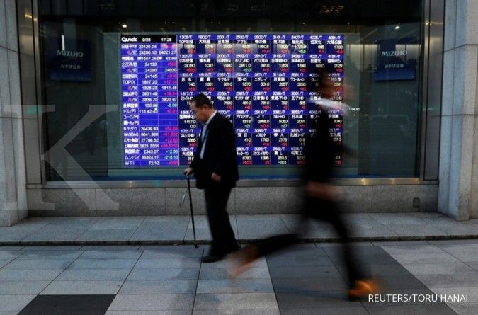 Pasar keuangan masih menimbang risiko, bursa Asia turun