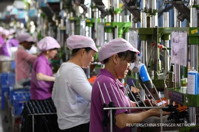 China's producer prices fall for first time in 3 years, add to deflation worries