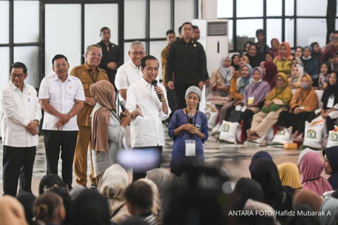 Jokowi Salurkan Bantuan Cadangan Beras di Tangerang Selatan