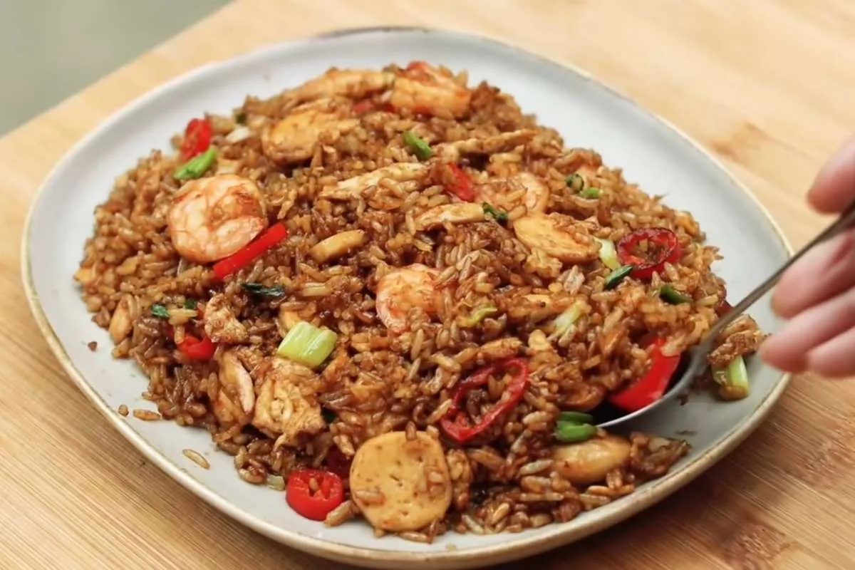 Resep Nasi Goreng Seafood Ala Solaria, Porsinya Jumbo dengan Aneka Bahan Pelengkap