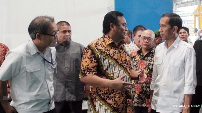 Jokowi mendapat hadiah wayang raksasa Semar