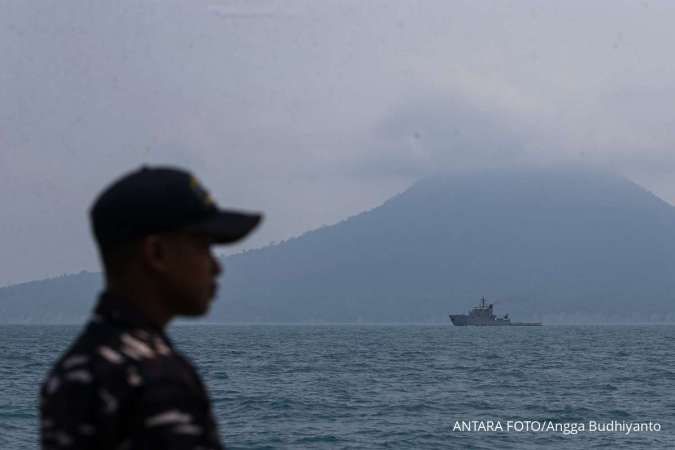 4 Kali Erupsi Strombolian, Gunung Anak Krakatau Masih Berstatus Siaga