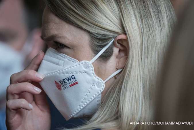 Presiden Bolehkan Buka Masker di Luar Ruangan