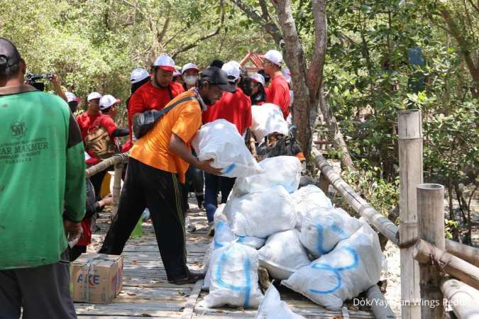 Yayasan WINGS Peduli Gelar Aksi Bersih Sungai Wonorejo di Jawa Timur