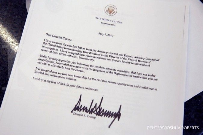 Trump pecat direktur FBI lewat sepucuk surat