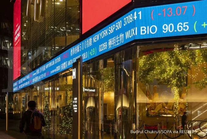 China's number of new investors grew in April at slowest in 13 months