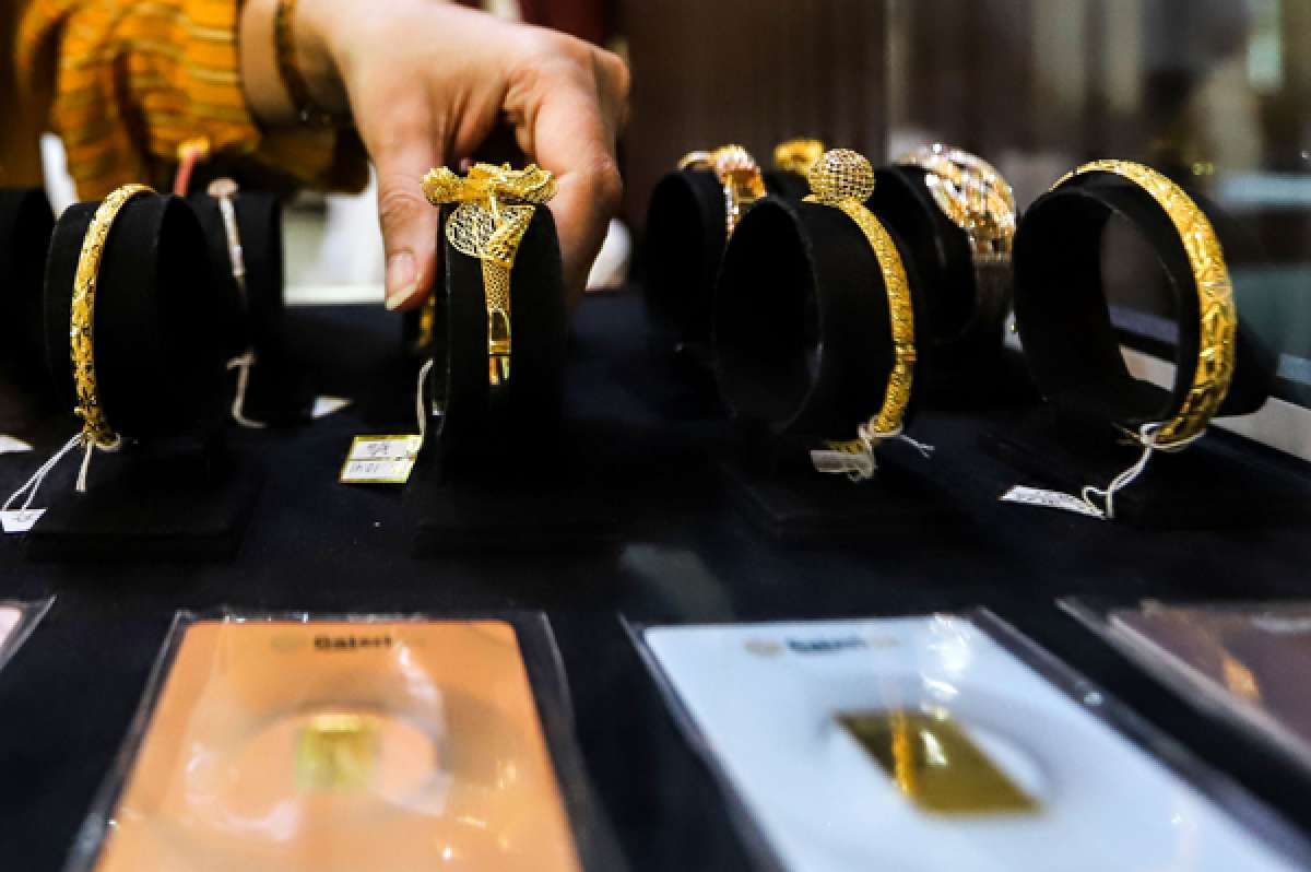 Harga emas Pegadaian turun