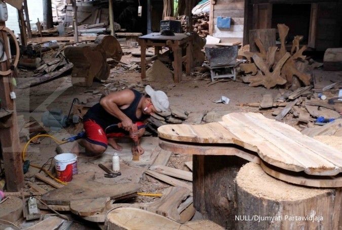 Pengrajin Kayu Jati di Ngawi Jawa Timur. Jelajah Ekonomi Kontan Tol Trans-Jawa