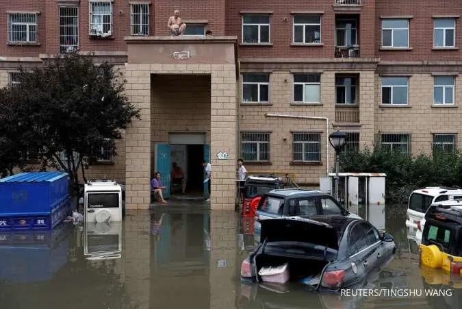 Flooding Hits China's South, Temperatures Sizzle Elsewhere