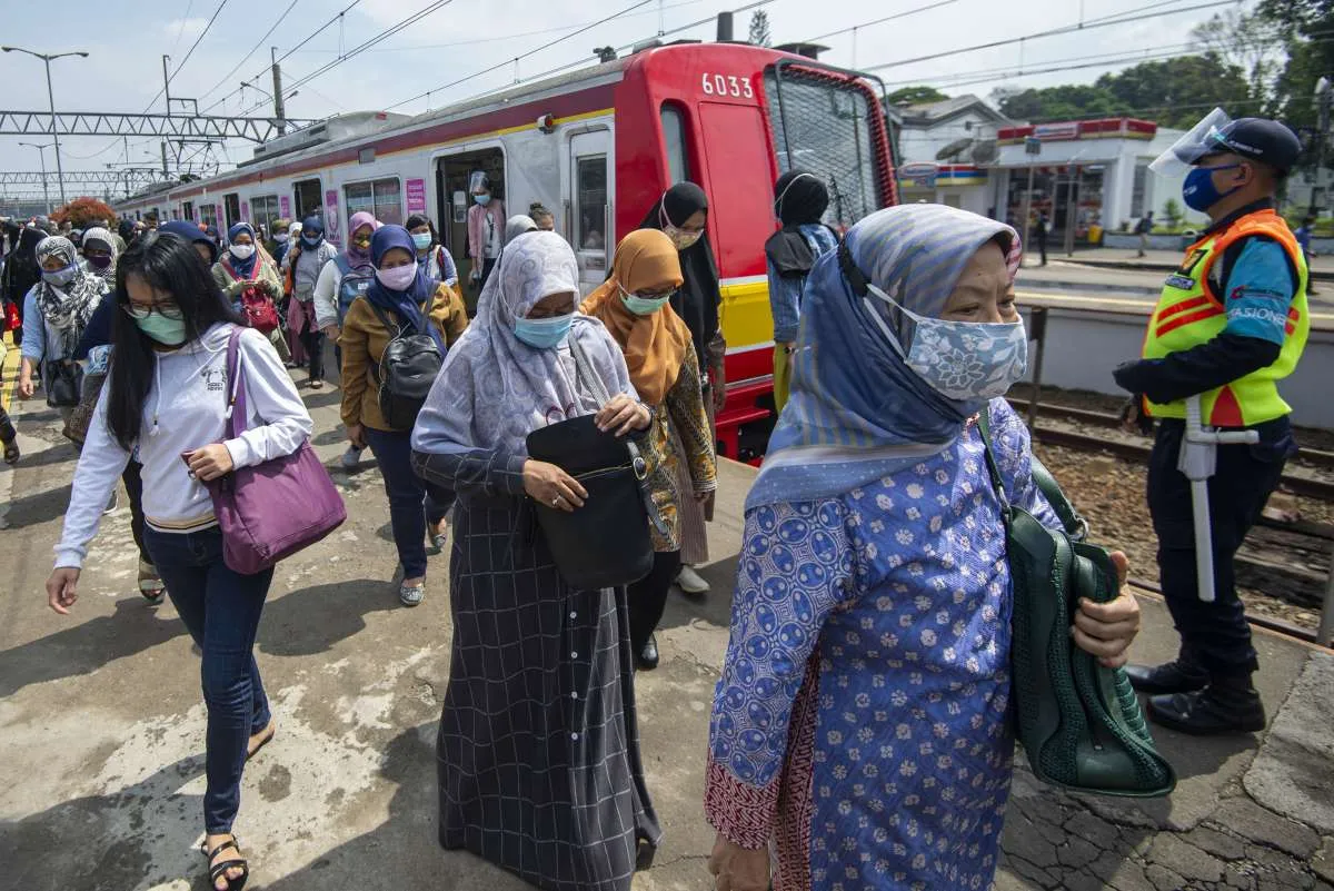 Kereta Commuter Indonesia (KCI) catat jumlah penumpang melonjak pada November 2020
