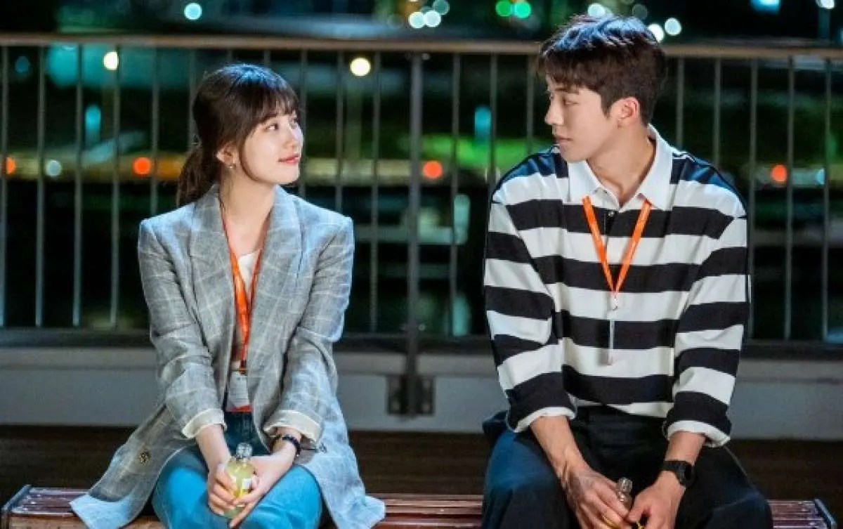 Drama Korea terbaru Start-Up, tatapan mata Suzy dan Nam Joo Hyuk di foto adegan awal