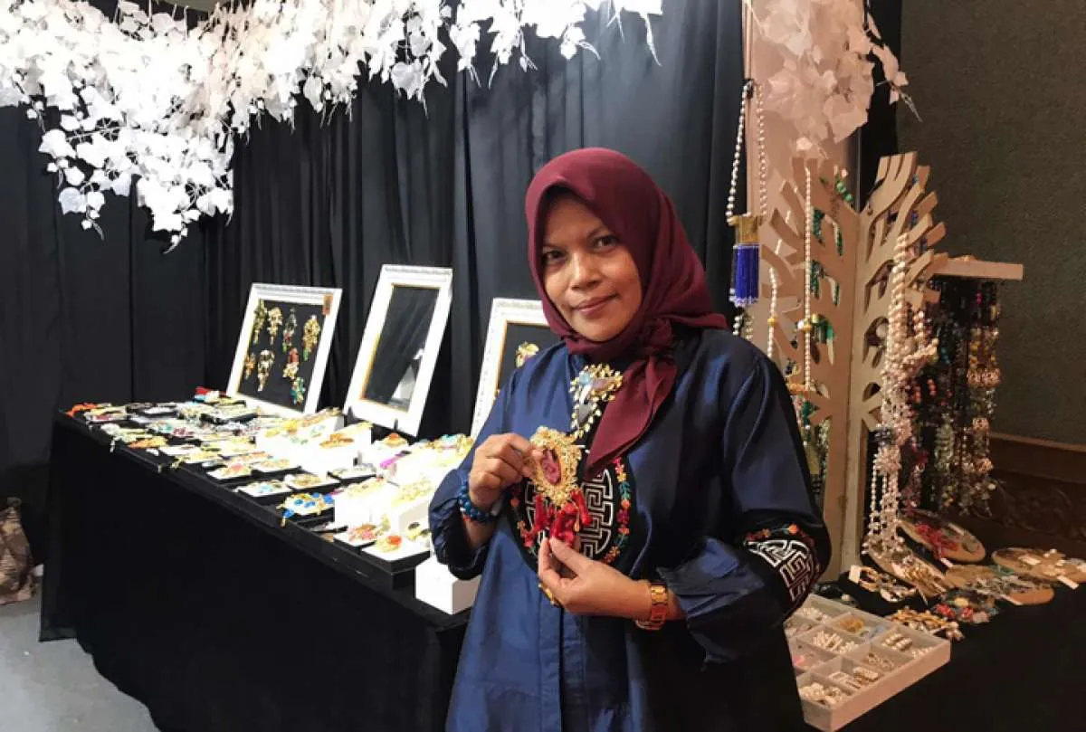 Kisah Zetria Dharma menjalankan bisnis aksesori perhiasan (bagian 2)