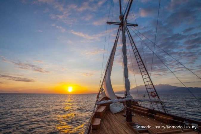 Berlayar dengan Kapal Phinisi Menikmati Desitinasi Wisata di Labuan Bajo  