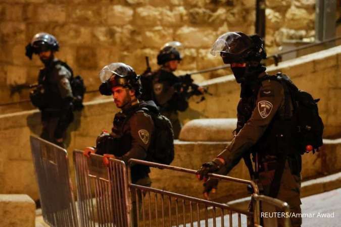 Polisi Israel Menyerang Jemaah di Al Aqsa Yerusalem, Gaza Meluncurkan Roket ke Israel