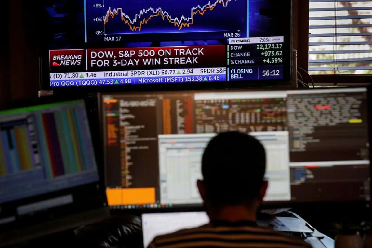 Wall Street terkoreksi setelah melesat tiga hari berturut-turut