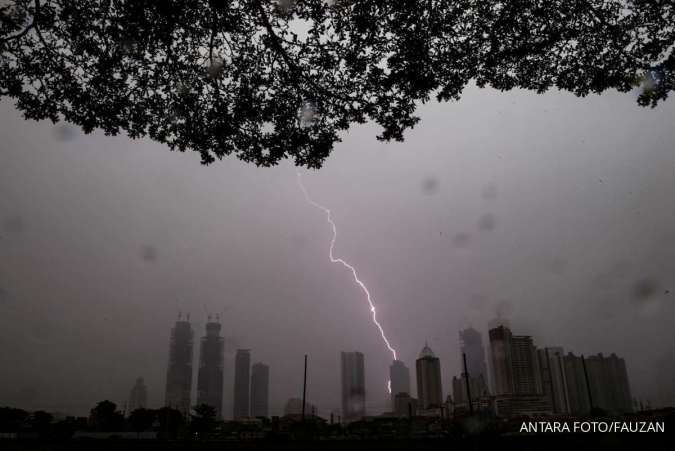 Cuaca Hari Ini BMKG di Jakarta Sekitarnya, Waspada Hujan Petir dan Angin Kencang
