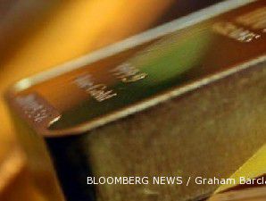 Kontrak berjangka emas kembali melonjak menembus rekor