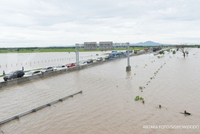 Banjir bandang di Madiun, Tol Caruban-Solo ditutup dan ribuan warga mengungsi