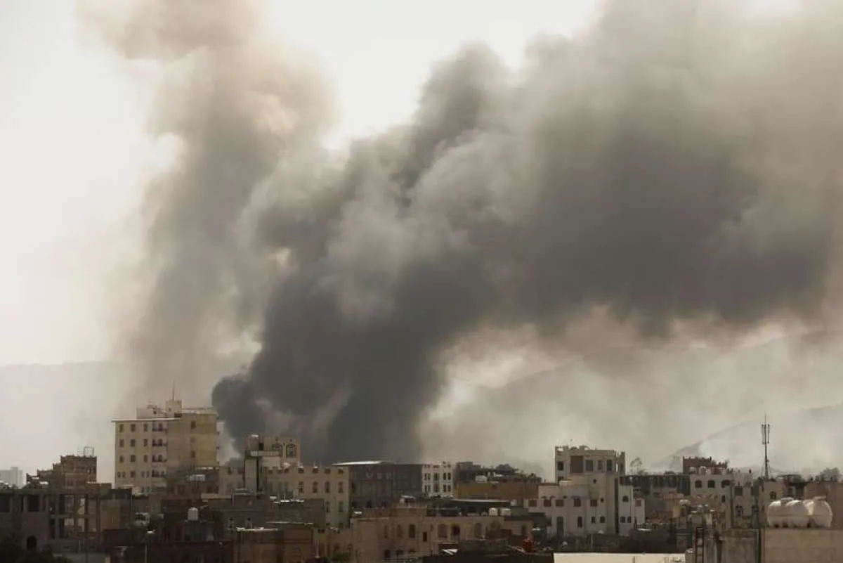 Koalisi pimpinan Arab Saudi serang situs militer Houthi di Sanaa