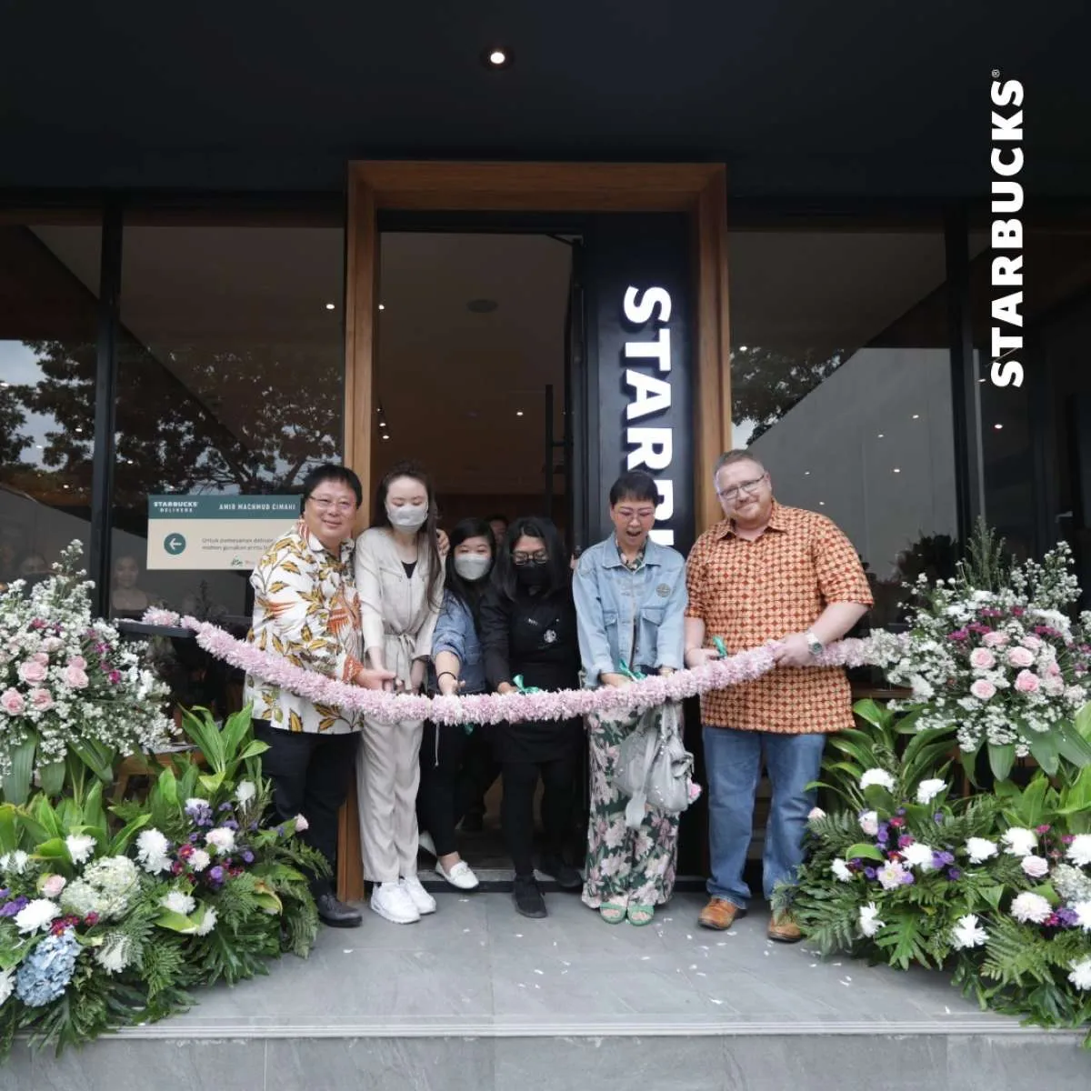 Starbucks Sambut Pelanggan di Kota Cimahi, Jawa Barat