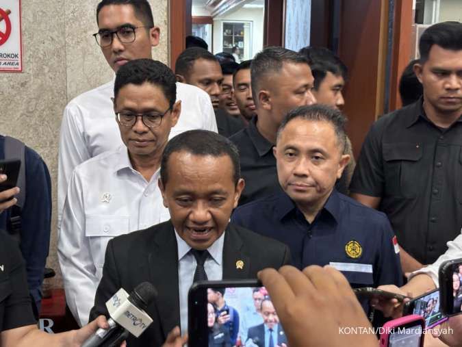 Menteri Bahlil: Pensiun Dini PLTU Perlu Perhatikan Beban Negara