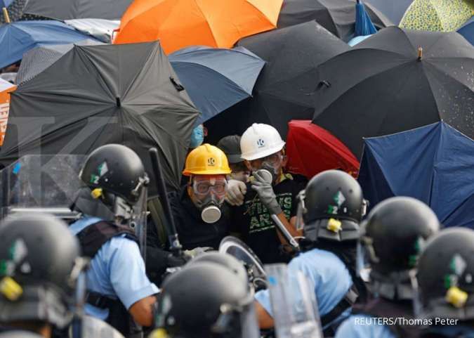 Ribuan massa pro polisi gelar aksi Safeguard Hong Kong