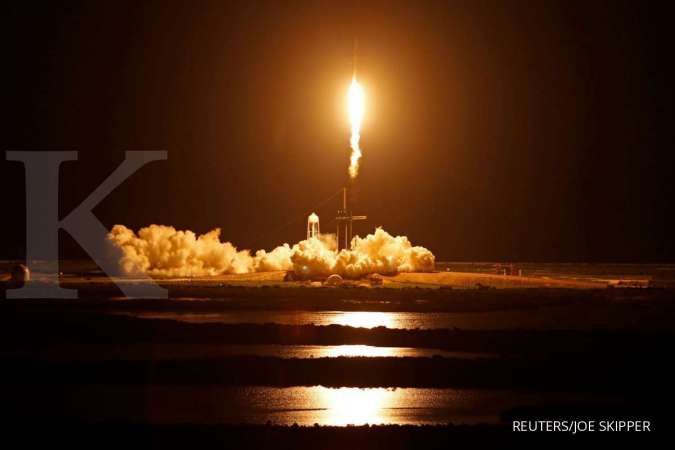 Kapsul SpaceX dengan awak sipil pertama di dunia sukses mendarat di Samudera Atlantik