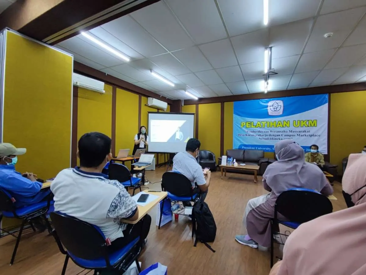 Membagikan trik srategi bisnis, digital marketing hingga media sosial ke UMKM