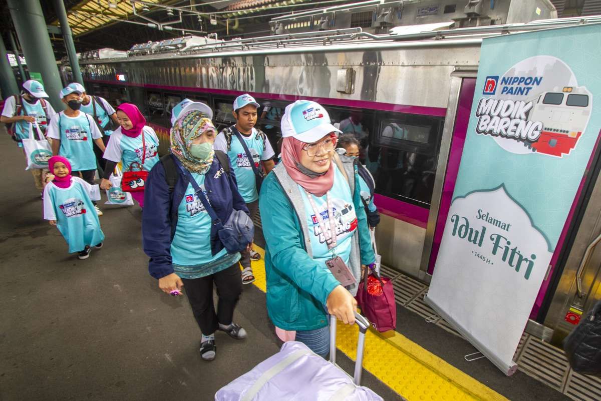 Mudik Naik Kereta Bareng Tukang Cat Nippon Paint