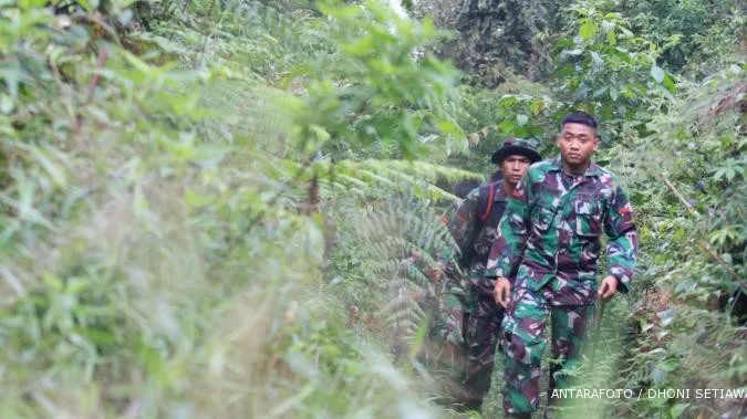 Evacuation team spots Sukhoi debris