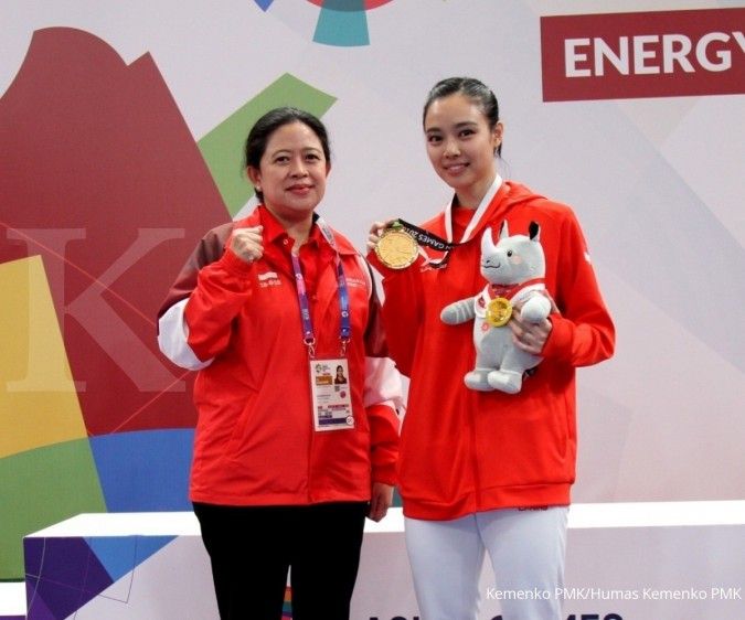 Menko PMK Diberi Kehormatan Kalungkan Medali untuk Cabor Wushu Wanita