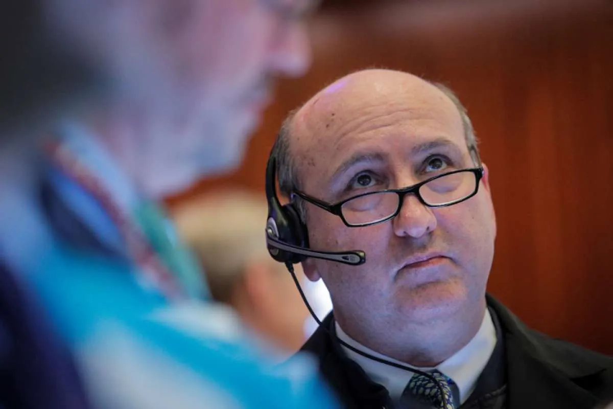 Dow Jones anjlok 1.100 poin, penurunan lebih 10% dari level tertingginya