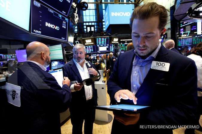 Wall Street Ambles: Dow Jones, S&P 500 dan Nasdaq Ditutup Melemah Lebih Dari 1,5%