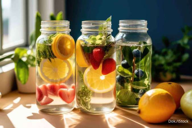 5 Infused Water untuk Kulit Glowing dari dalam, Ini Resepnya!
