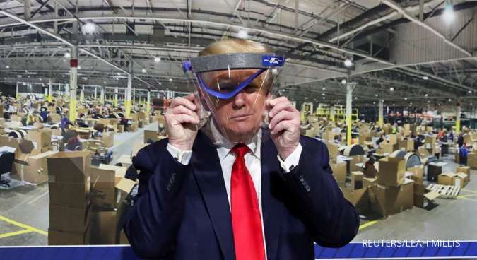 Trump menolak menggunakan masker saat kunjungan ke pabrik Ford di Michigan