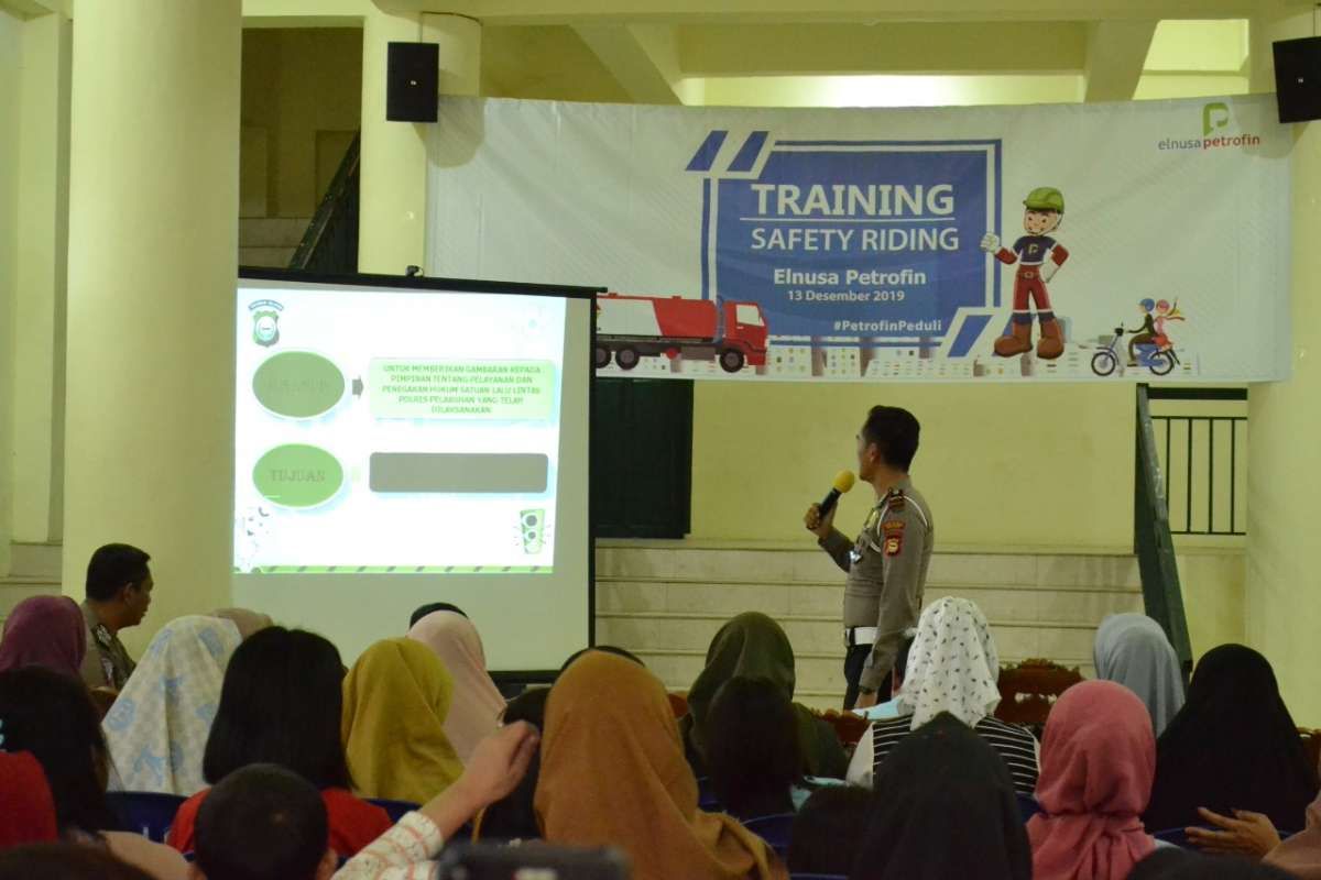 Dorong Cara Berkendara Aman, Elnusa Petrofin Gelar Training Safety Riding untuk Warga Sekitar Ujung Tanah Makassar